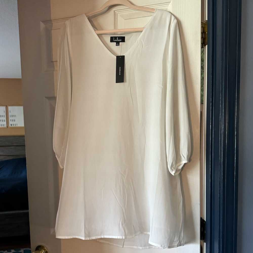 Lulu’s 3/4 Split Sleeve V-Neck Shift Dress